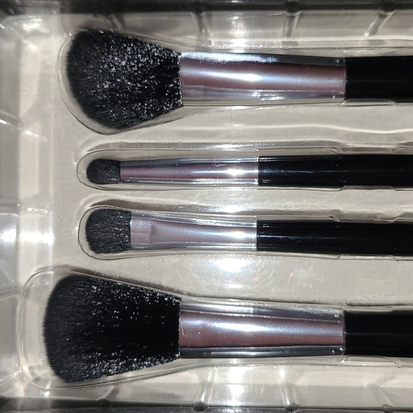 Avon Makeup Brushes - Picture 2 of 3